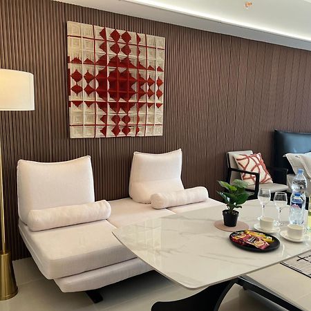 Luxurious European Style Penthouse Modern Apart Ment Cross City Of Dreams Okada Solaire Moa Airport Manille Extérieur photo
